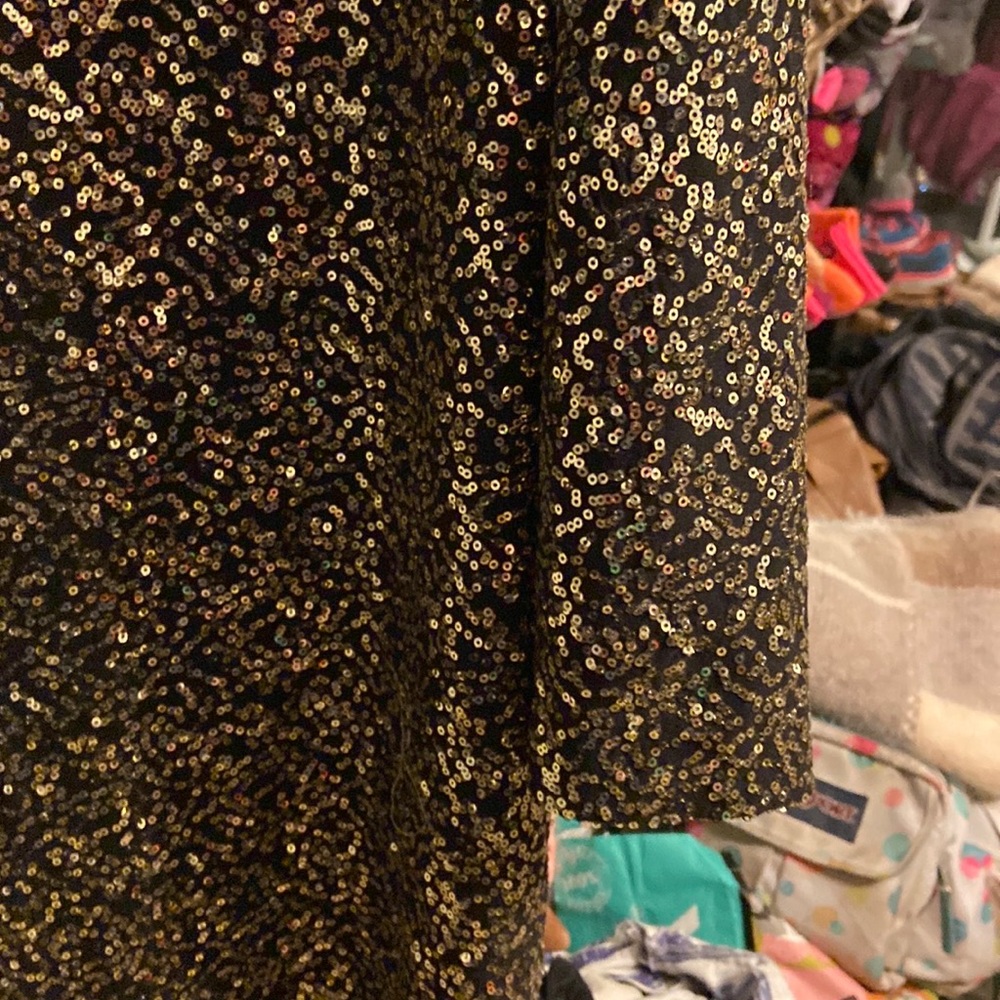 A classic yet vintage dress. No flaws. - Picture 6 of 11